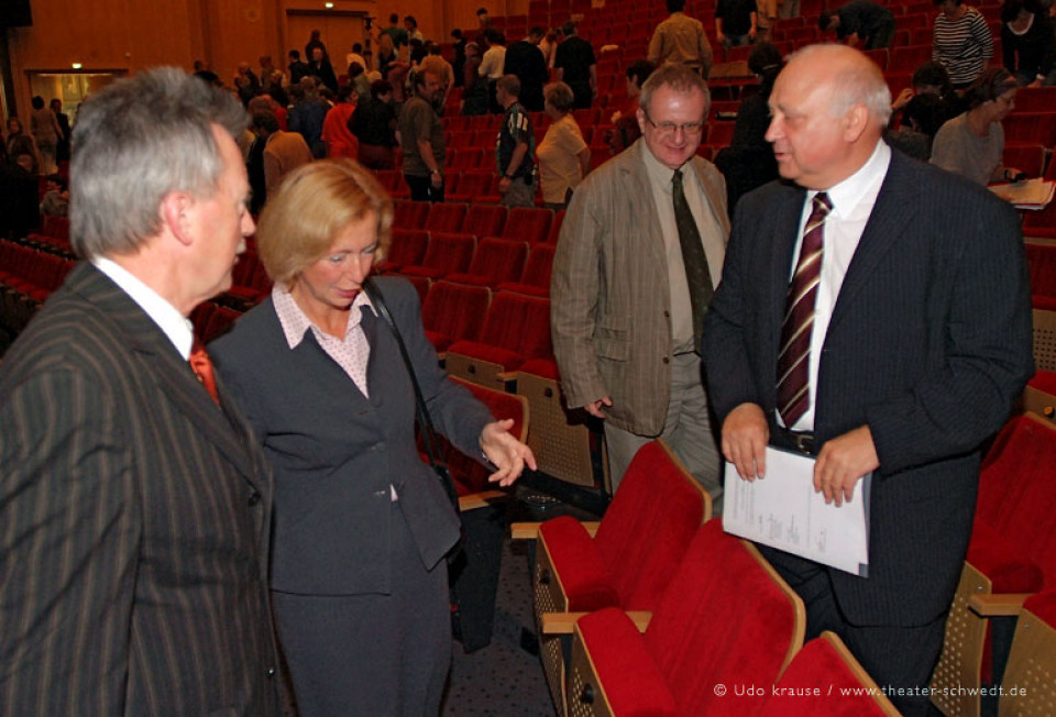 Nach der Vertragsunterzeichnung im Großen Saal der ubs